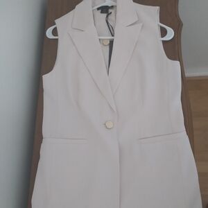 House of Harlow 1960 Cream Sleeveless Blazer